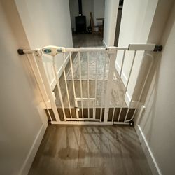 Dog gate Or baby gate 