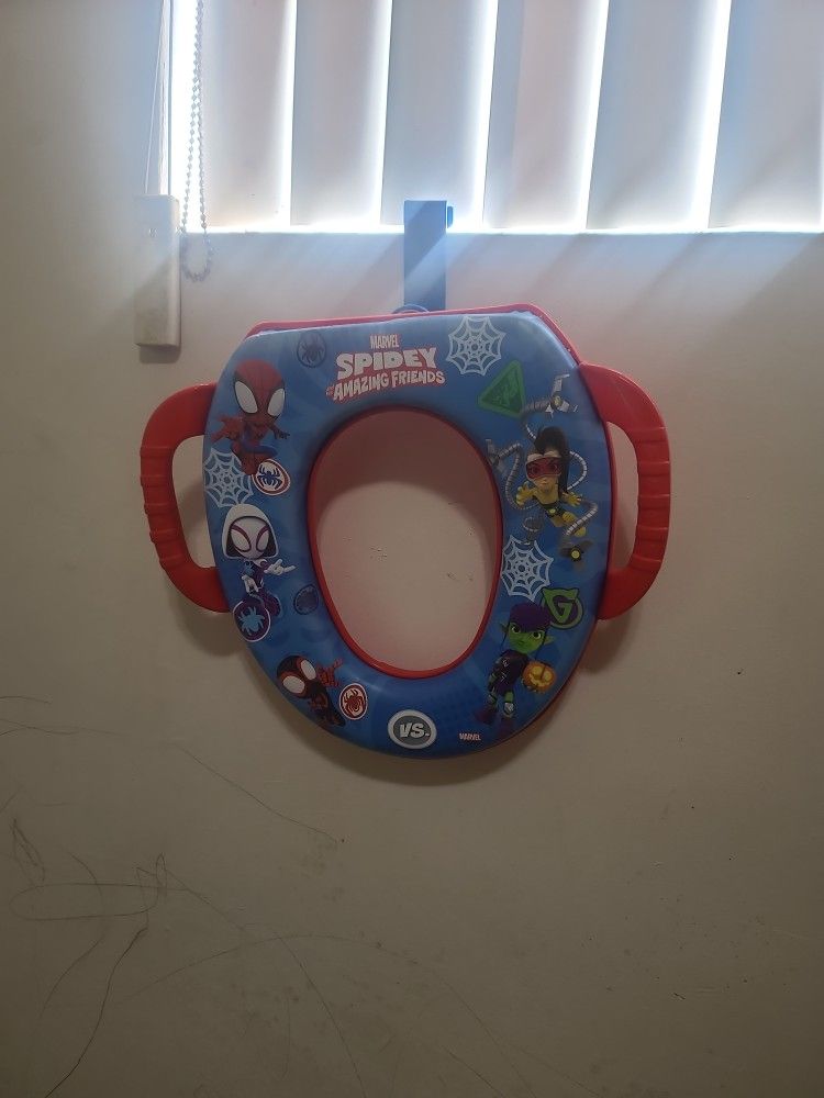 Marvel Spidey & Friends "Versus" A Soft Potty Seat w/ Character Storage Hook