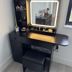 Vanity Desk Set with LED Lighted Mirror and Power Outlet – Excellent Condition