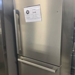 Hisense Bottom Freezer Fridge 33in