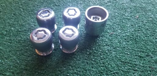 Mopar oem locking lug nuts