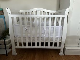 Dream on me: White Mini Crib + Nearly New Mattress