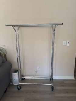 Portable wardrobe