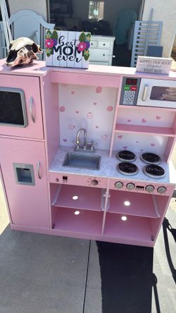 Play kitchen
