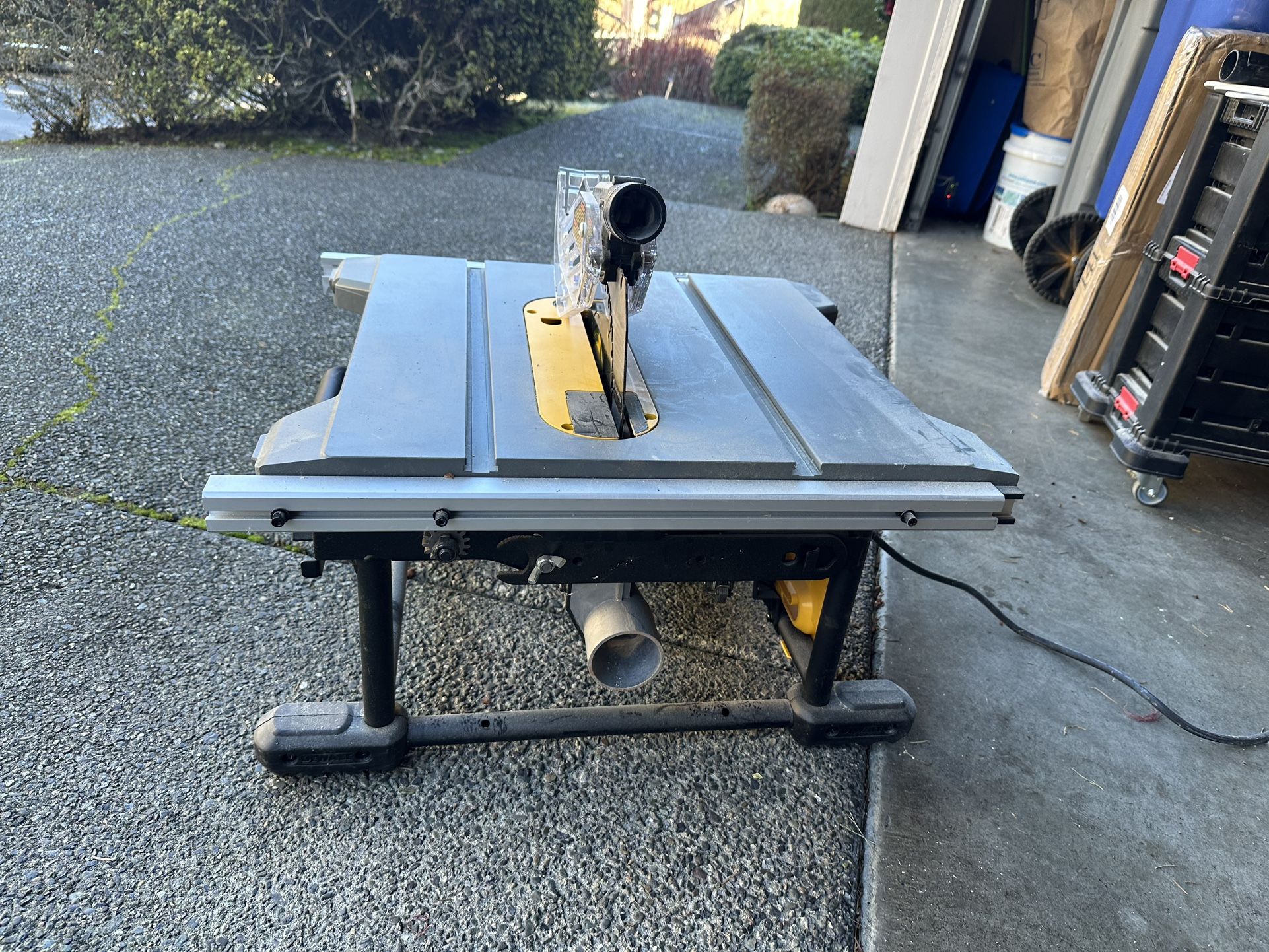 DEWALT Table Saw