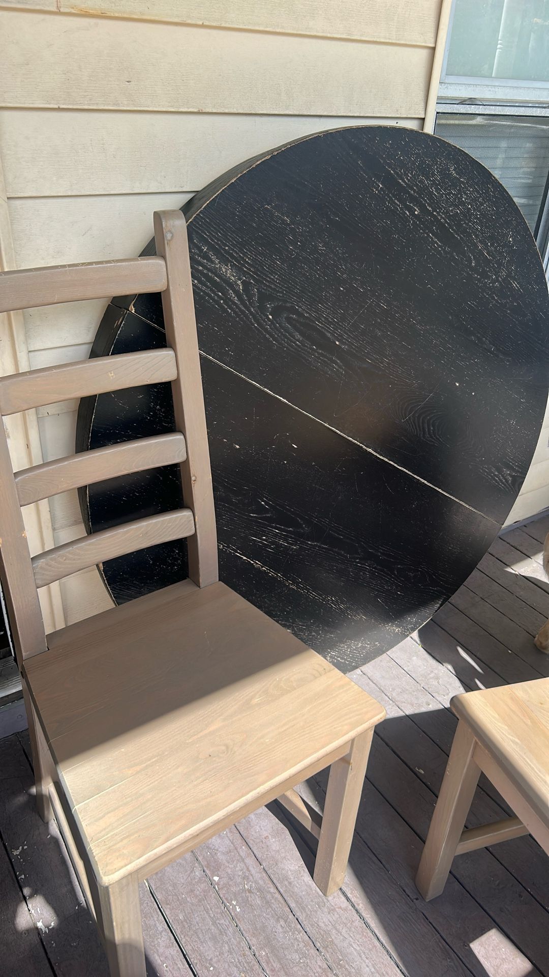 Round Wooden Table w/ 4 Chairs! $60 OBO - NEED GONE ASAP :)