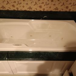 Jacuzzi Bathtub