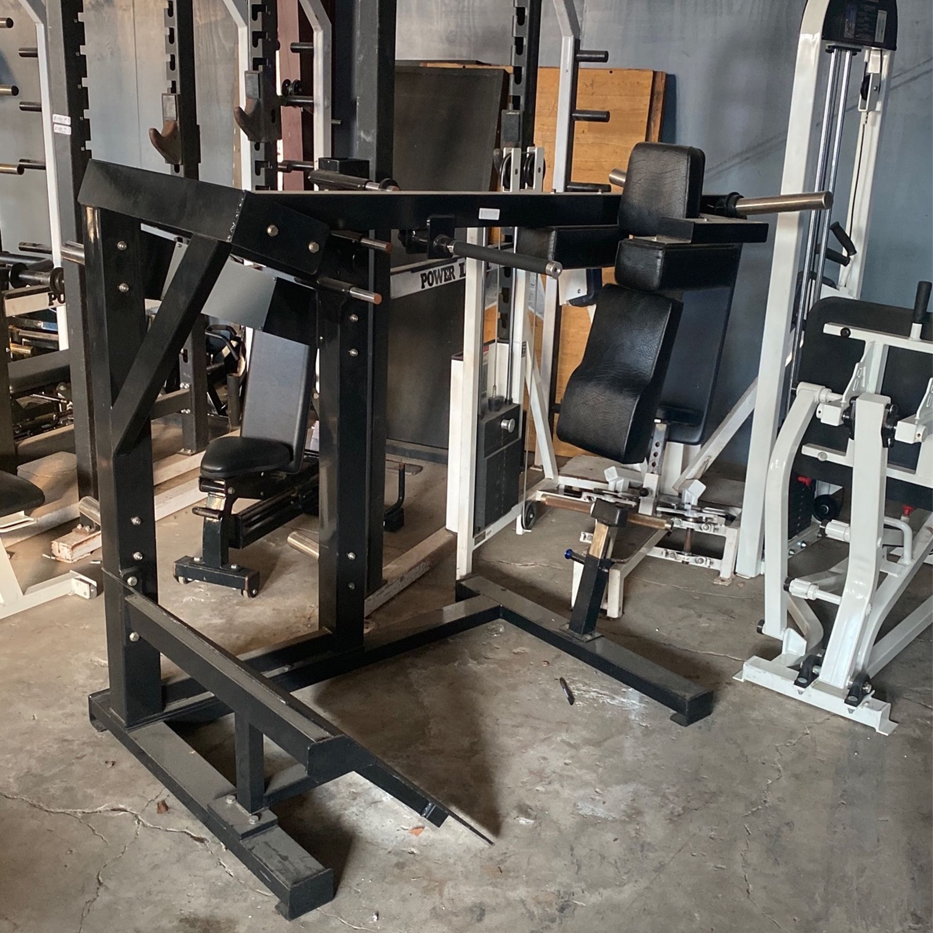 Pendulum Squat