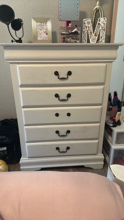 White 5-Drawer Chest Dresser