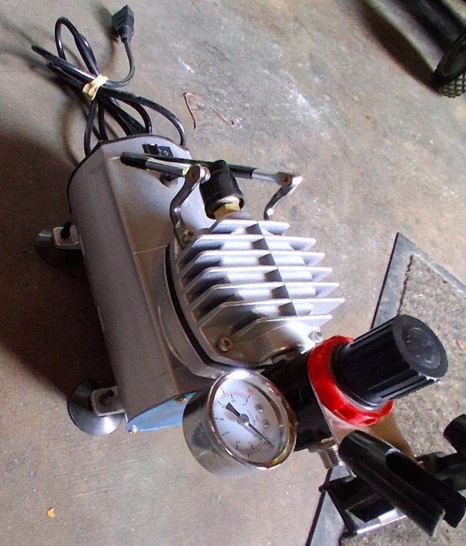 Airbrush Pump Only! No Accessories!