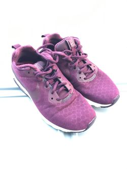 Nike size 7 women
