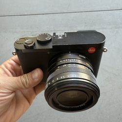 Leica Q2