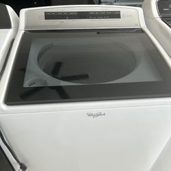 Whirlpool Washer And Gas Dryer Set