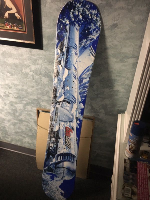 steekpenningen Collega Bepalen Coors Light silver bullet snowboard! 2017 new! 5ft for Sale in Cresskill,  NJ - OfferUp
