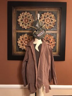 Please see all photos. Kids costume size 6-8yrs old. Mask not included.