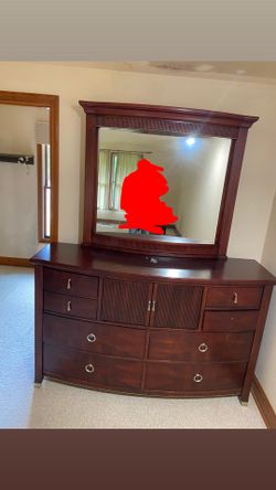 Dresser set
