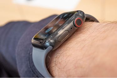 Apple Watch Series 5 (GPS, 44mm) - Space Gray Aluminum Case with Black Sport Band