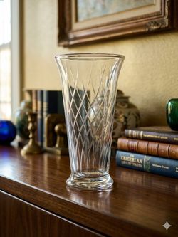 Elegant Clear Glass Spiral Textured Vase – 10½” Tall