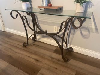 Matching set of end table and side table