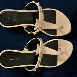 Versace Designer Flip Flop Sandals Light Pink Size 5 (Can Fit 6 or 7)