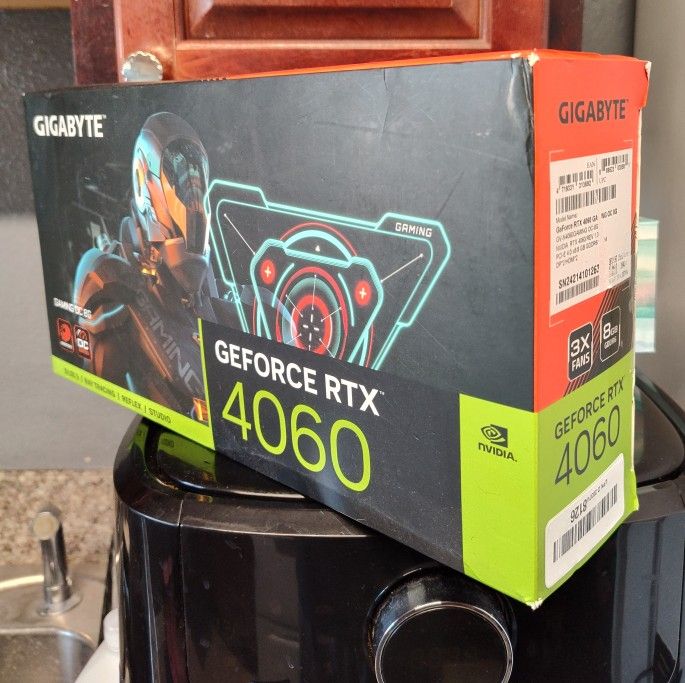 **BEST PRICE!!""EXCELLENT CONDITION GAMING GIGABYTE NVIDIA RTX 4060 GRAPHICS CARD
