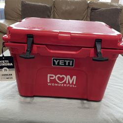 NFL 49ers Kyle Juszczyk (juice44) Autographed Yeti Tundra 35 Cooler-New
