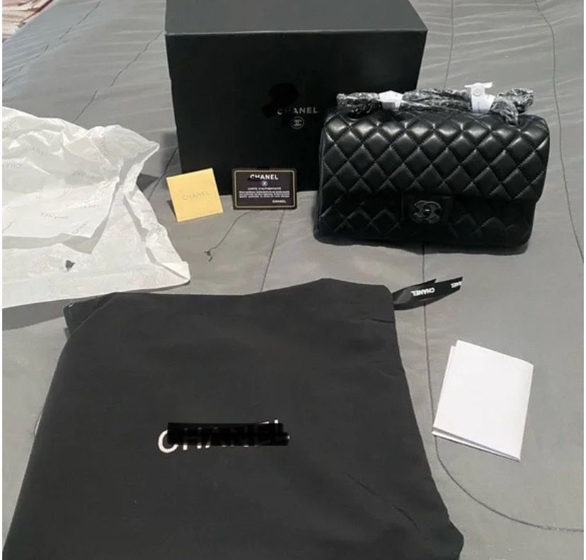 New Genuine Leather Women’s Shoulder Bag With Box And Papers