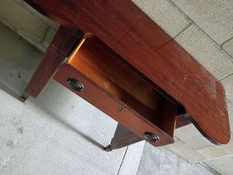 Escritorio de madera mediano buenas condiciones