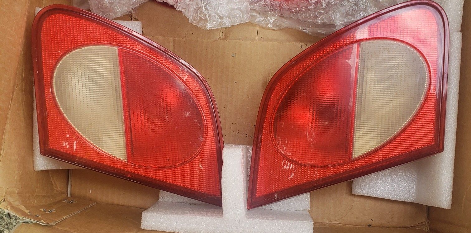 Pair 96 - 99 Mercedes OEM Rear Light Assembly