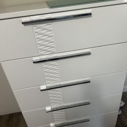 White dresser 5 Drawers