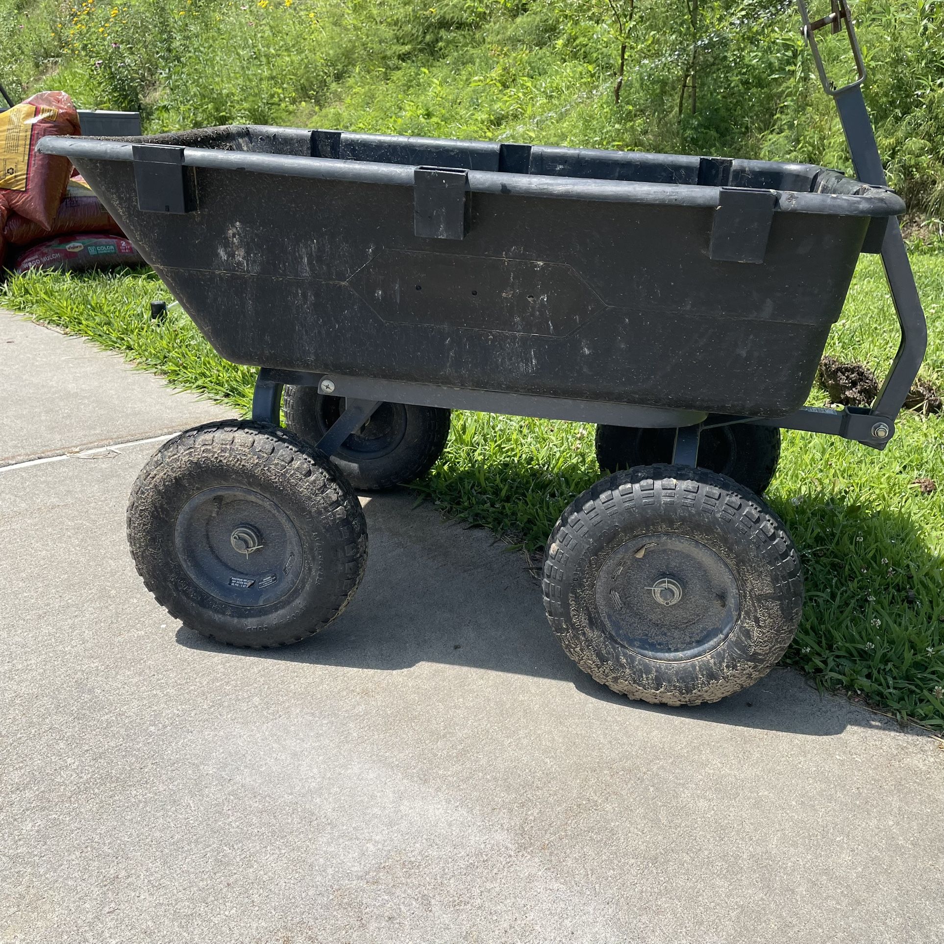Gorilla Carts GOR6PS 1200-lb. Heavy-Duty Poly Dump Cart