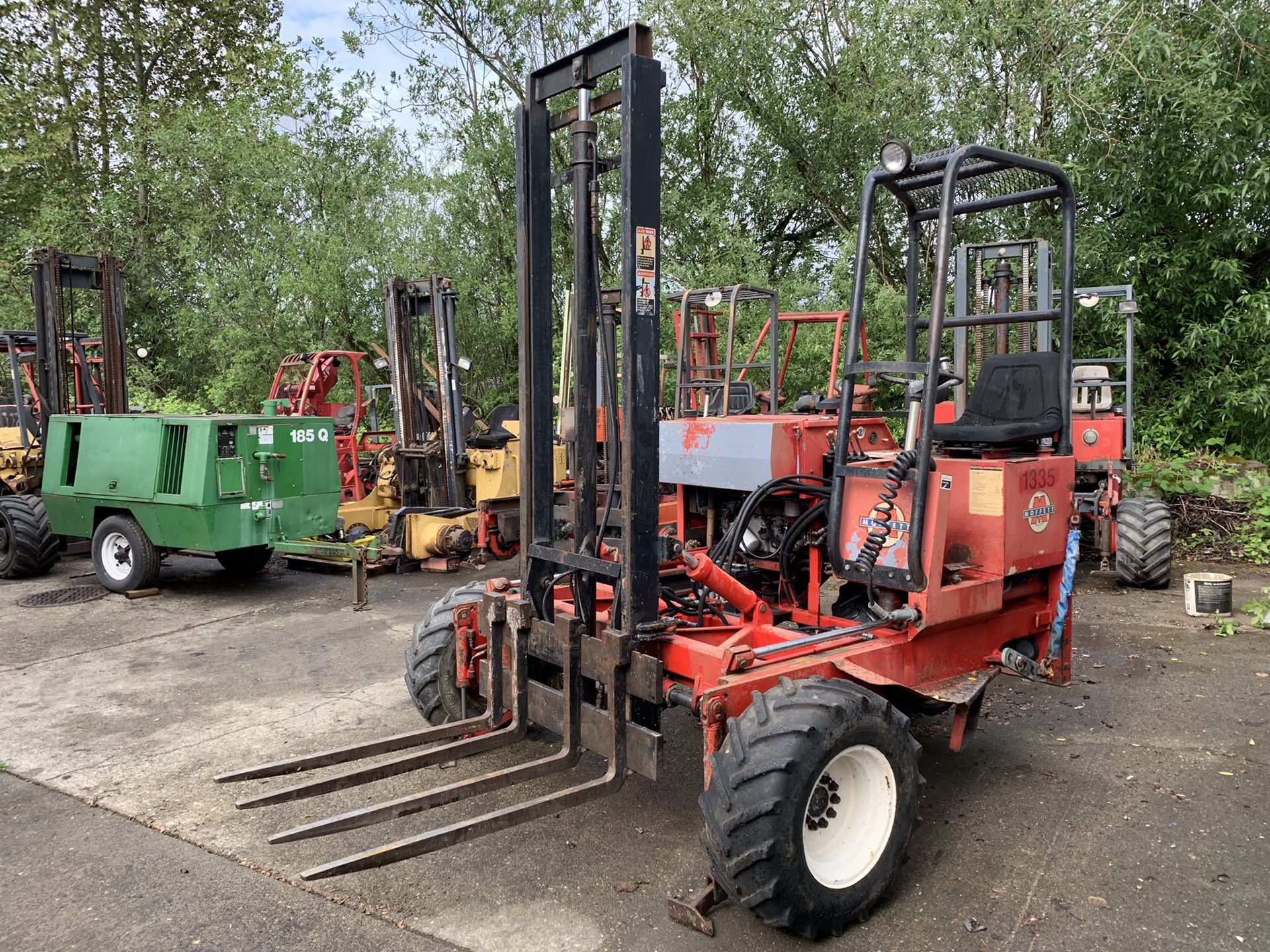 MOFFETT M5000 FORKLIFT