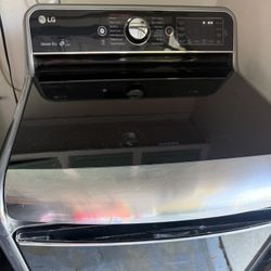 LG Gas Dryer – Large Capacity – Excellent Condition – Model DLGX7701VE
