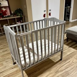 Delta Children’s Foldable Crib with Wheels