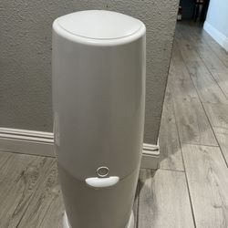 Playtex Diaper Genie Complete Pail with Built-In Odor Controlling Antimicrobial, Includes Pail & 1 Refill, White , 8.36 Pound