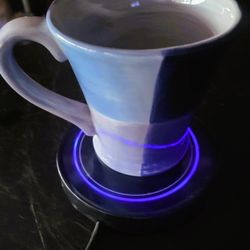 COFFEE MUG WARMER - JUST PUT YOUR CUP ONM IT AND IT TURNS ON - WORKS PERFECT