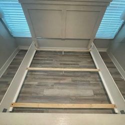King Size Farmhouse Wood Bed Frame – Like New