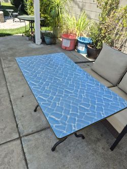 Folding table