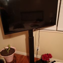 40 Inch Hisense Smart TV With stand