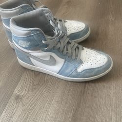 Jordan 1 Hyper Royals