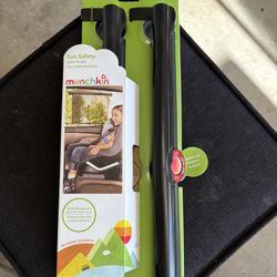 Munchkin Roller Shades Car Window