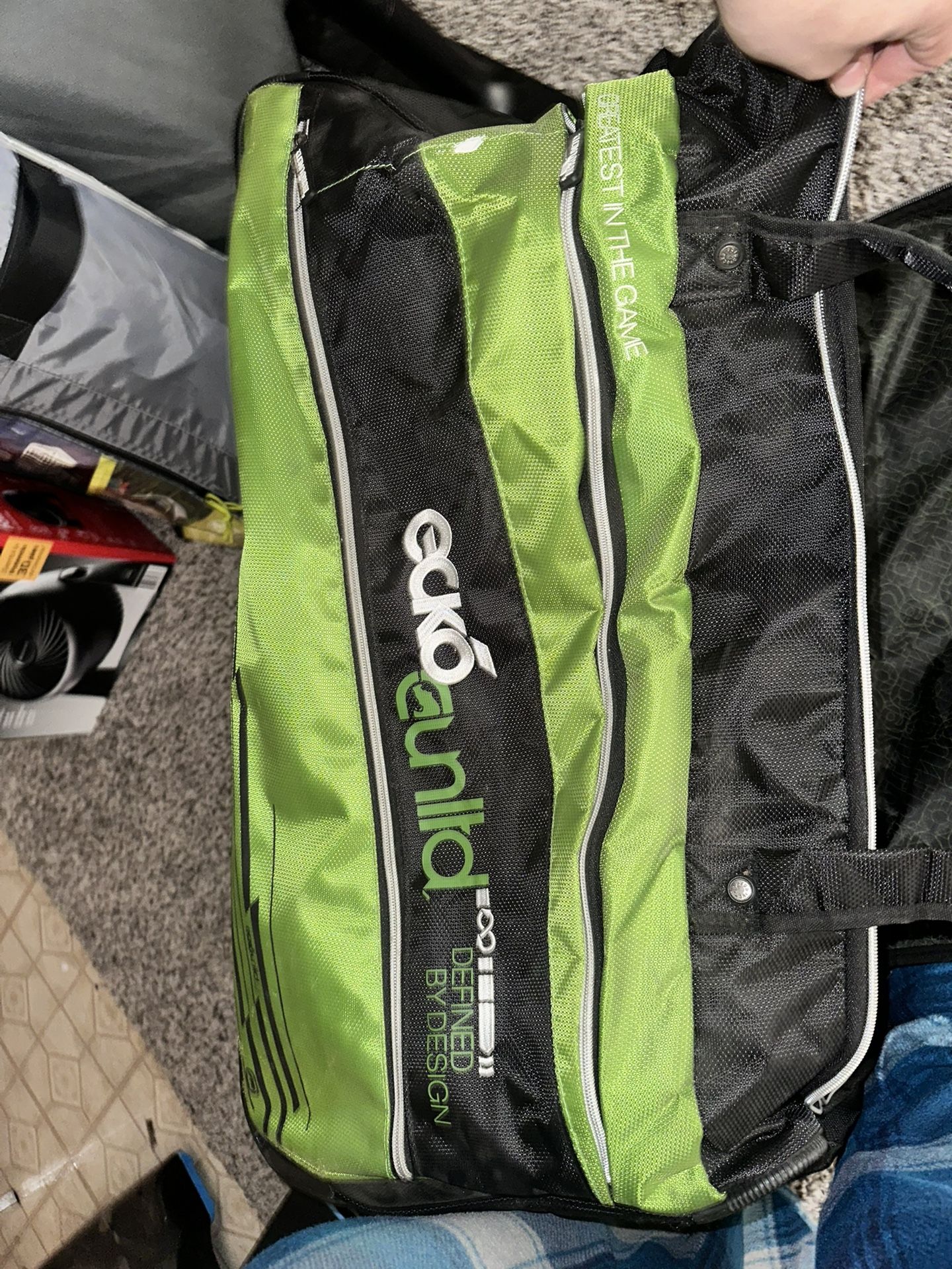 Rolling duffle bag