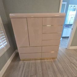 FREE – Vintage Bedroom Furniture (Pick Up Only)