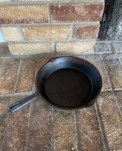 Vintage 10” Cast Iron Skillet With Heat Ring