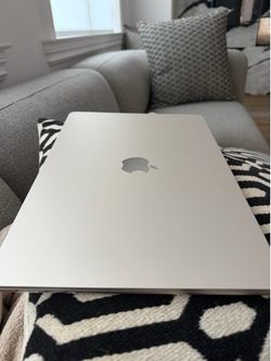 Apple MacBook Air 15-inch M2 (2023)