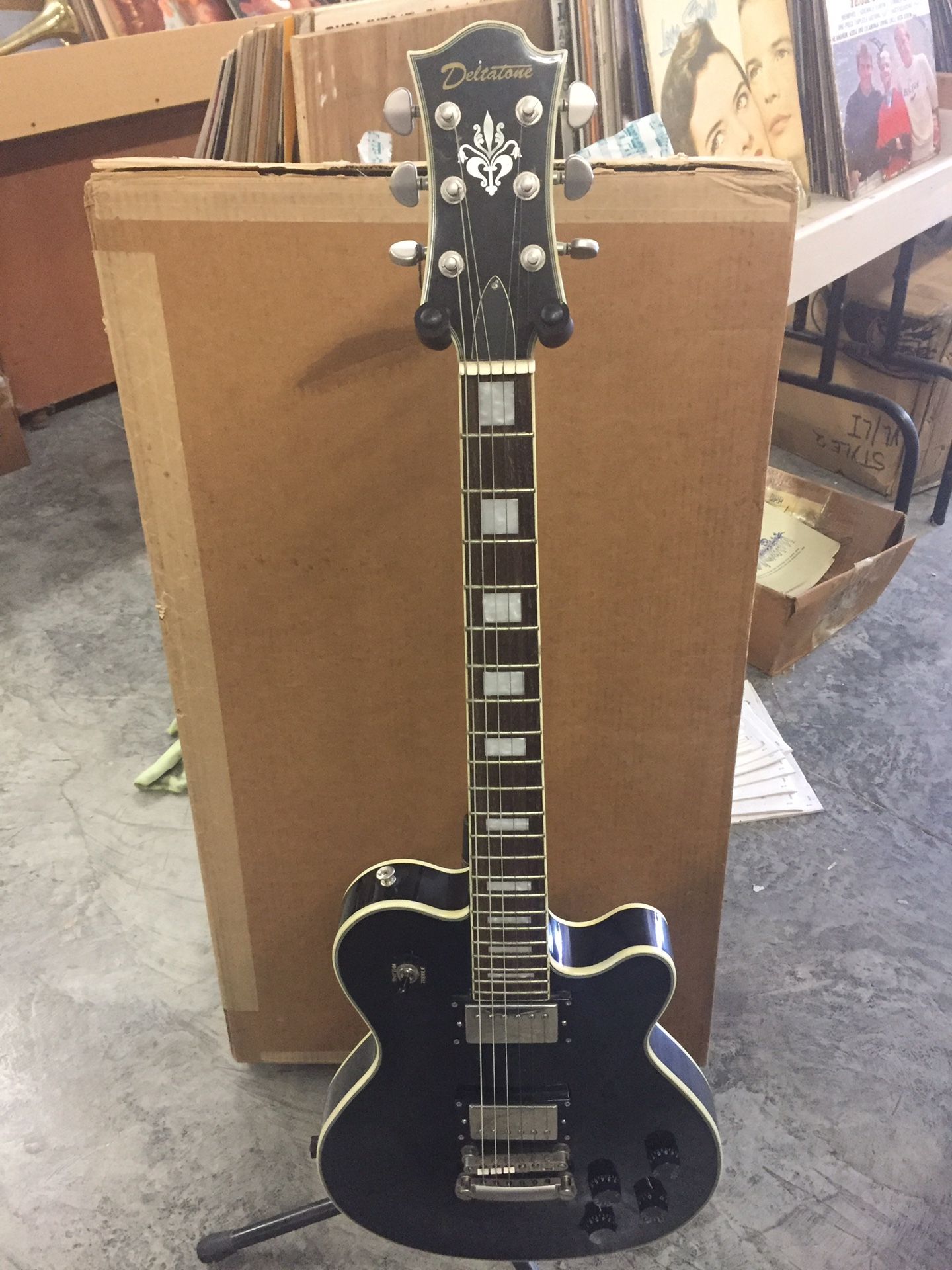 Deltatone Les Paul copy electric guitar
