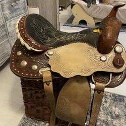 Western trail saddle 