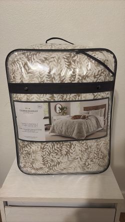 Threshold comforter Set