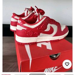 New Nike Dunk Low Roses Size w 7.5 m 6 Authentic Skateboarding Red Trainer 