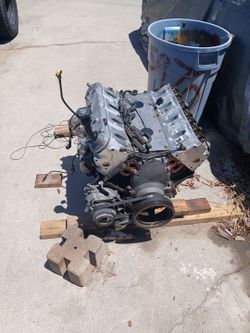V8 engine 4.8 liter
